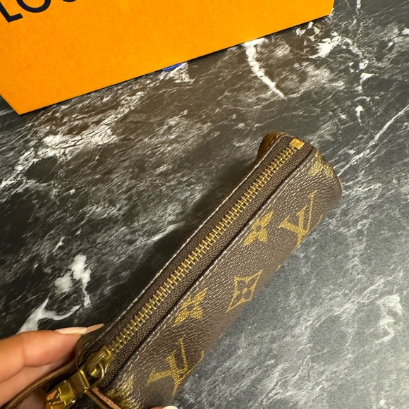 11659 Louis Vuitton Monogram Gold Ball Holder Zip Pouch - Picture 6 of 8